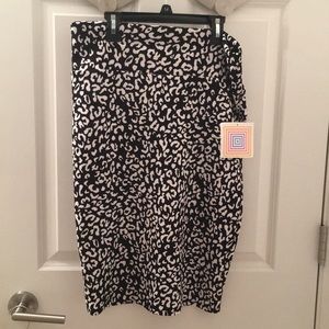 NWT Medium LuLaRoe Cassie
